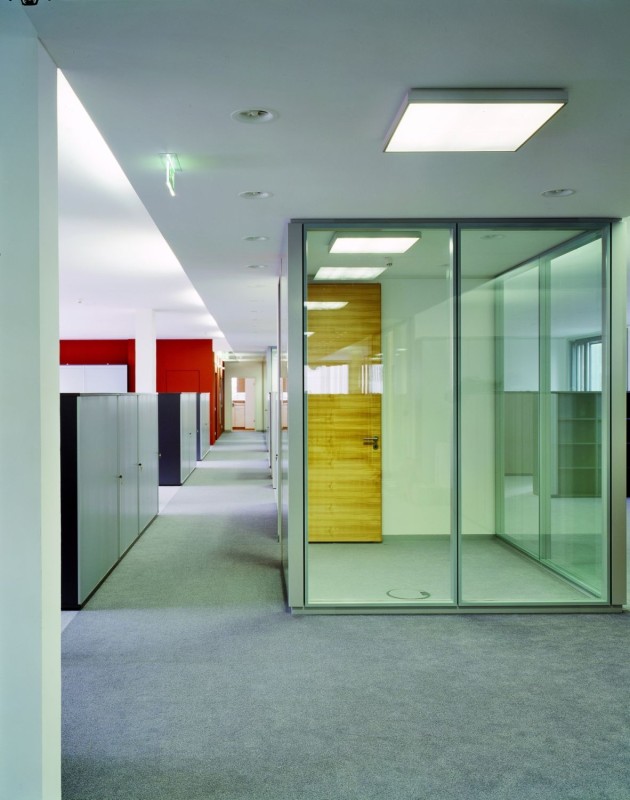 禅城办公室玻璃隔断墙装修效果图